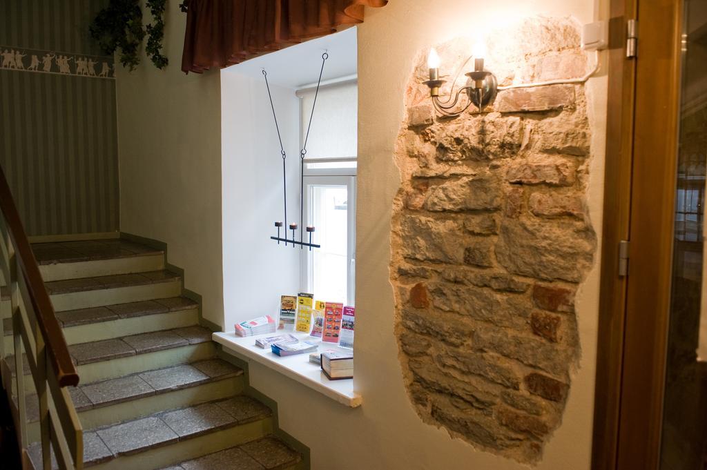 Oldhouse Hostel タリン エクステリア 写真