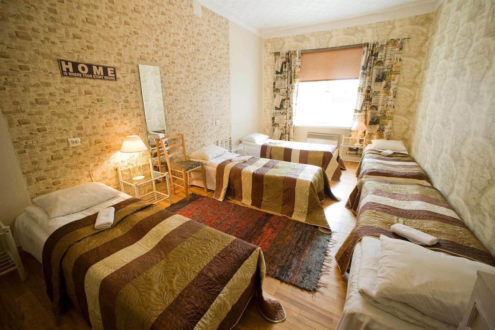 Oldhouse Hostel タリン エクステリア 写真