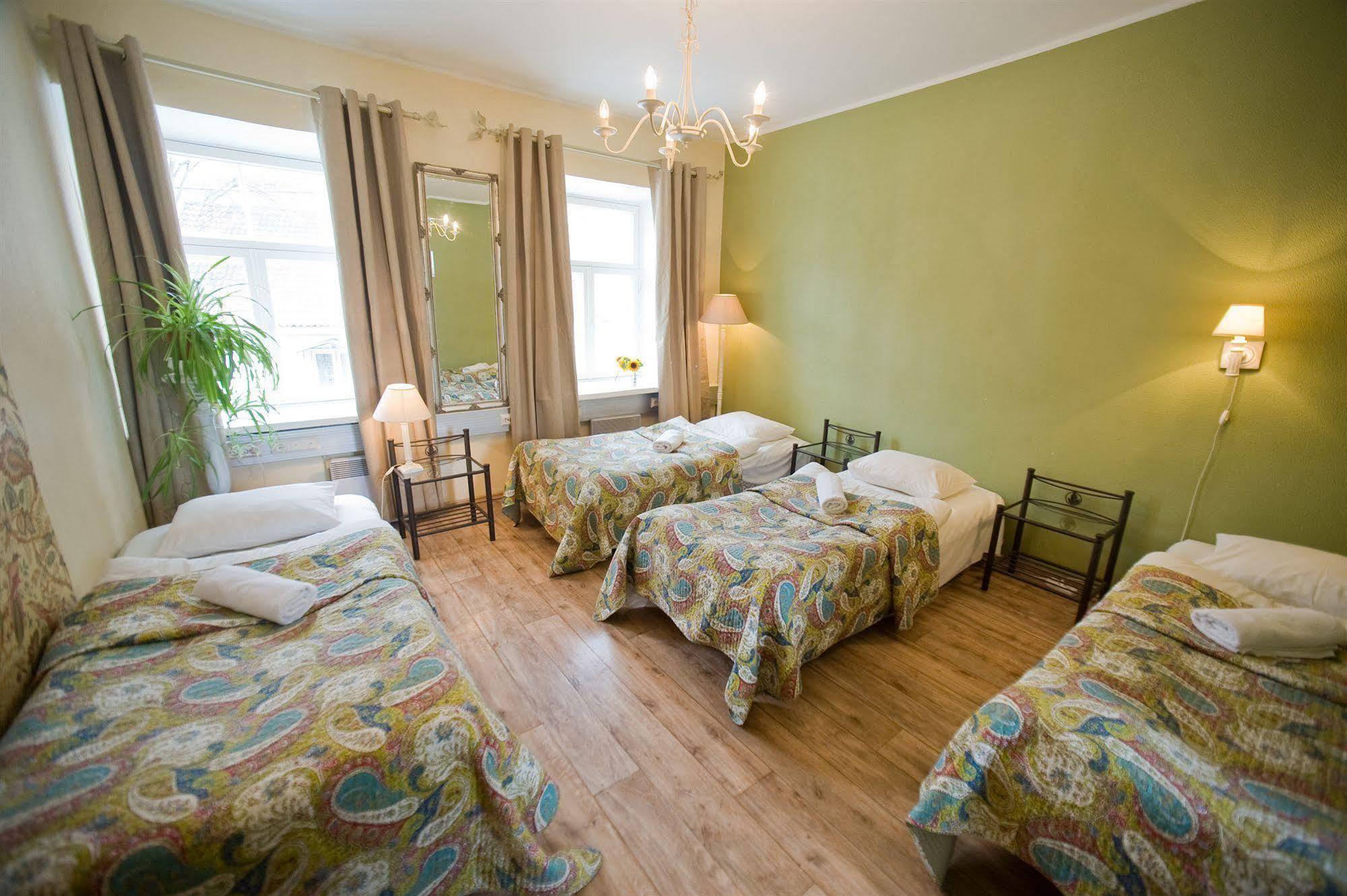 Oldhouse Hostel タリン エクステリア 写真