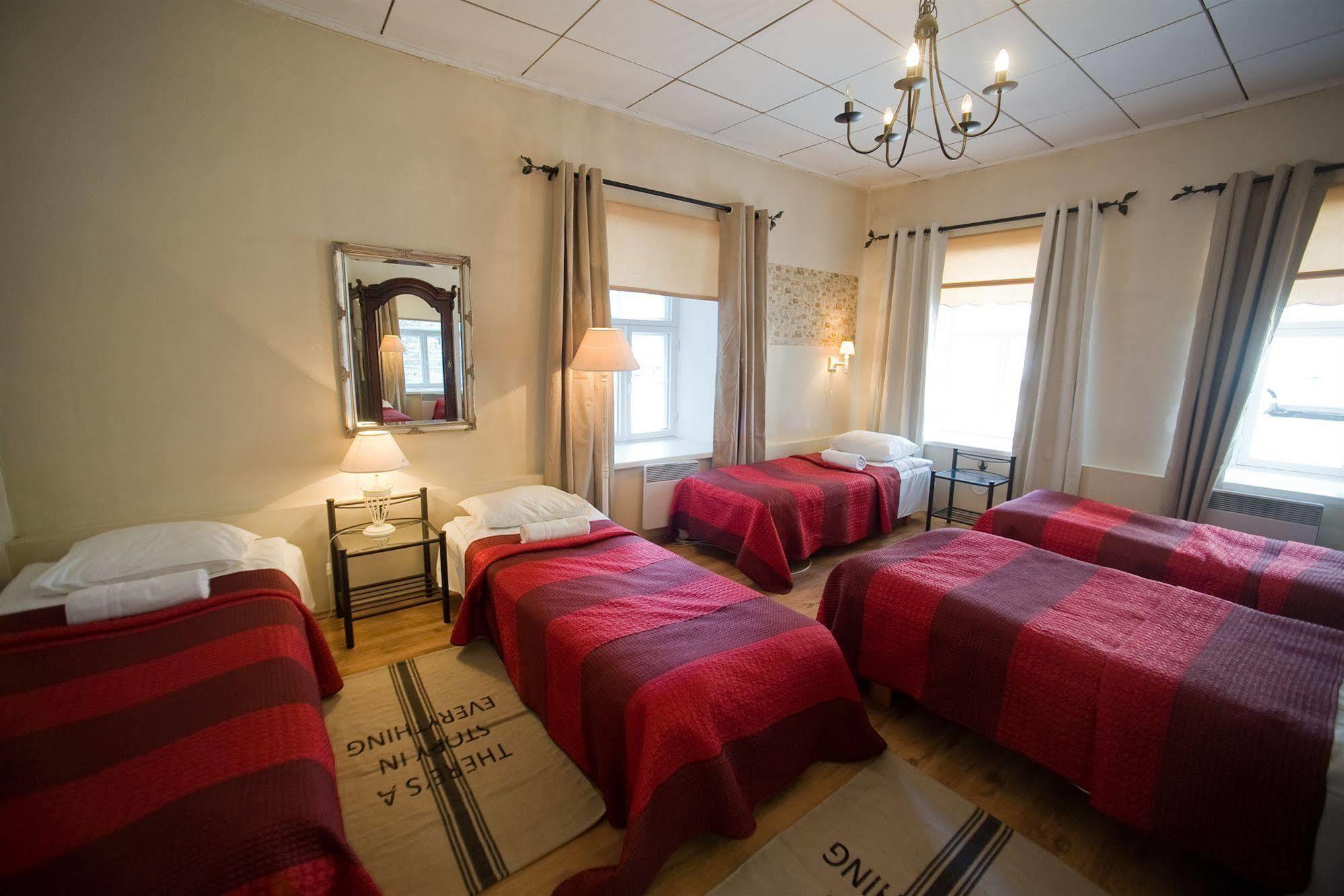 Oldhouse Hostel タリン エクステリア 写真