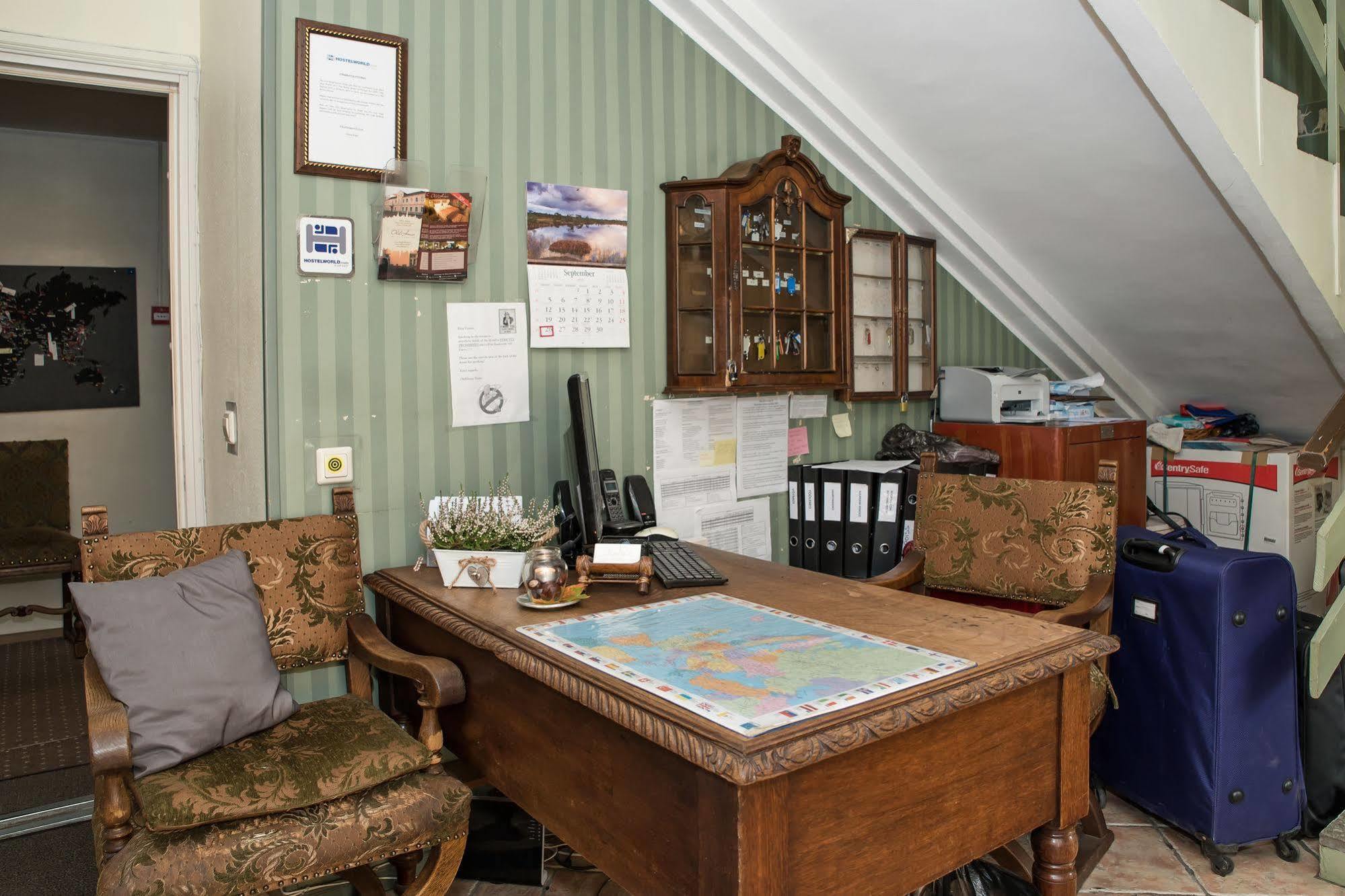 Oldhouse Hostel タリン エクステリア 写真