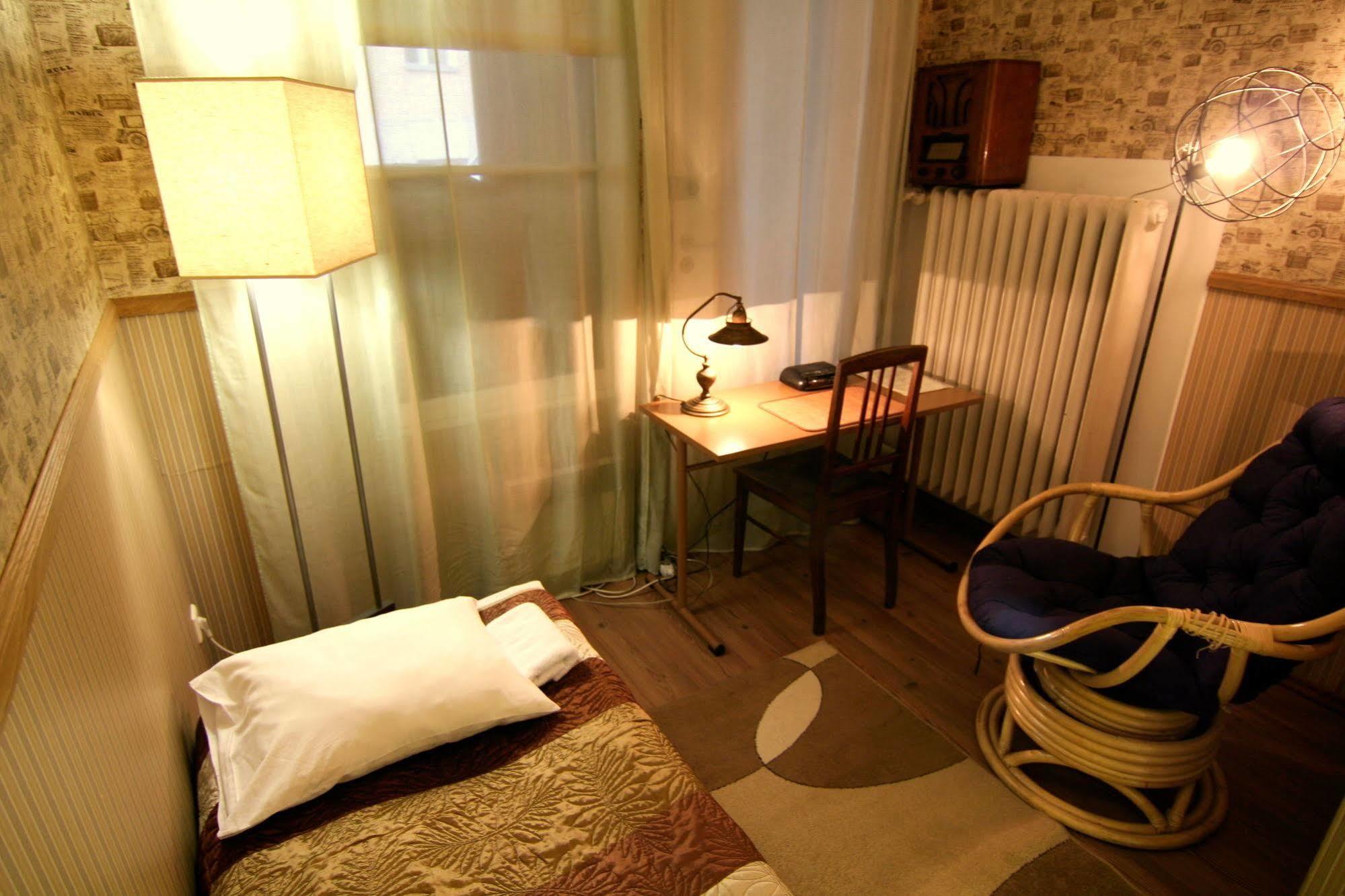Oldhouse Hostel タリン エクステリア 写真