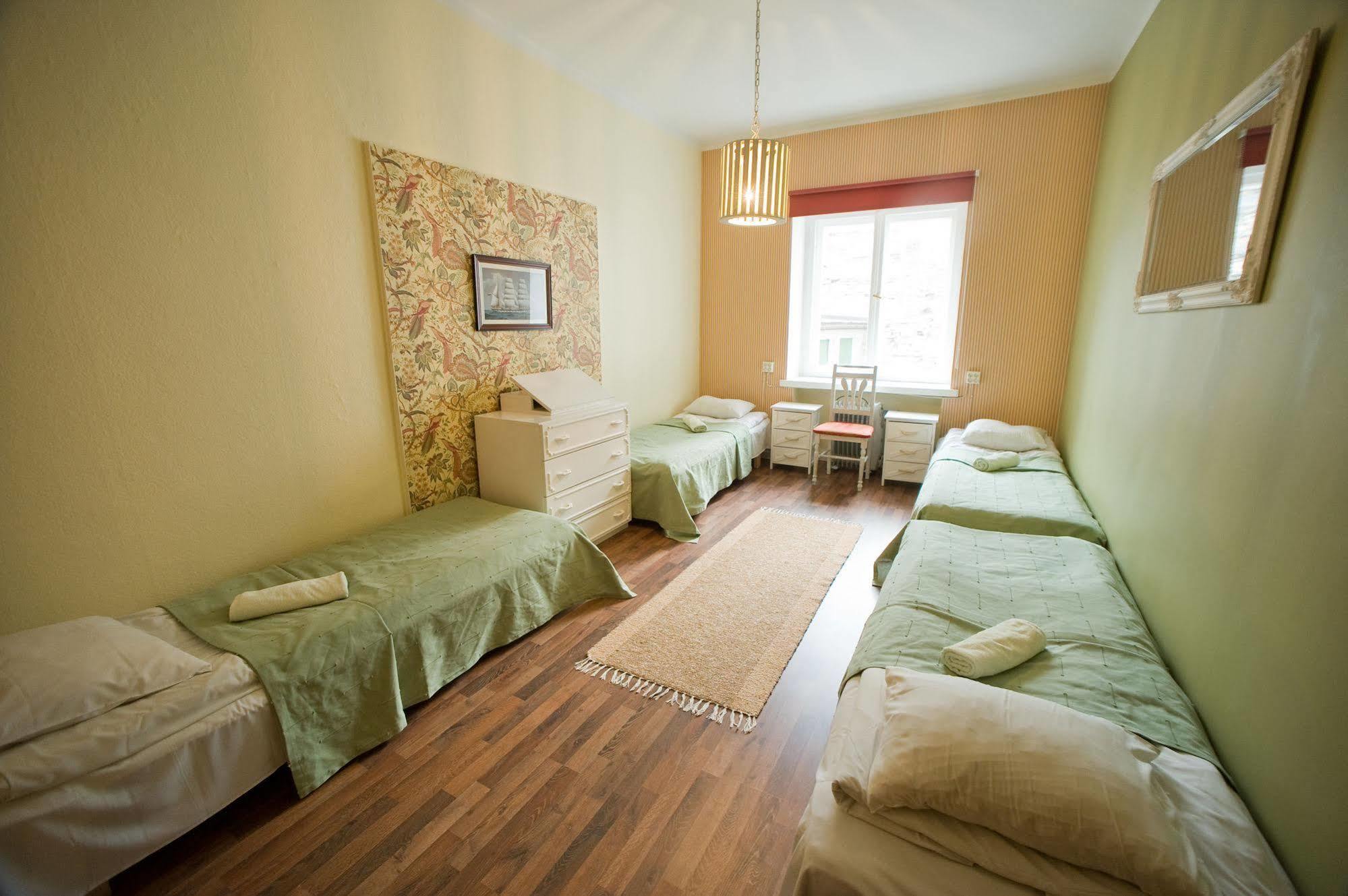 Oldhouse Hostel タリン エクステリア 写真